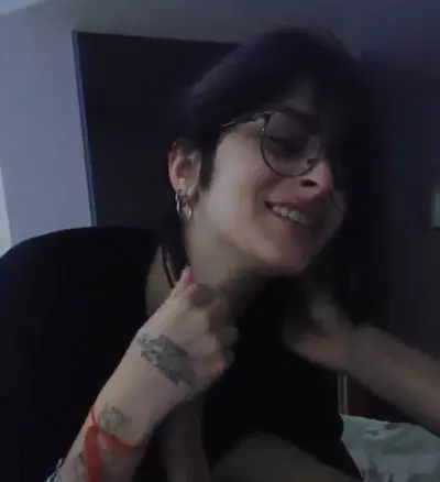 Gotica boqueteira vazada pelo namoradinho corno, video amador putinha safada mamando gostoso cover image