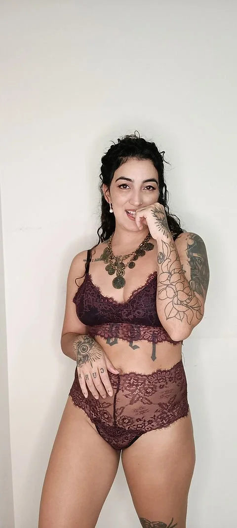 Tatuada de lingerie image 8
