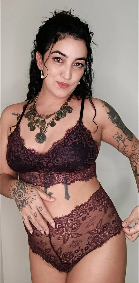 Tatuada de lingerie image 9