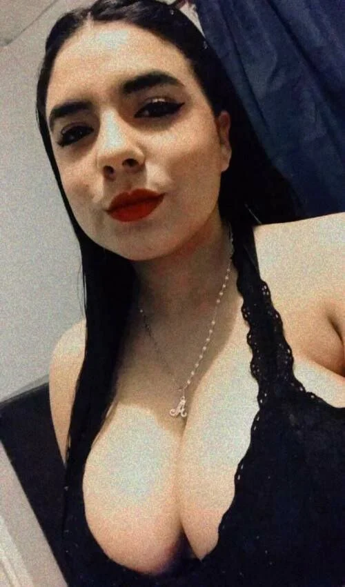 Esposa mexicana Naye main image