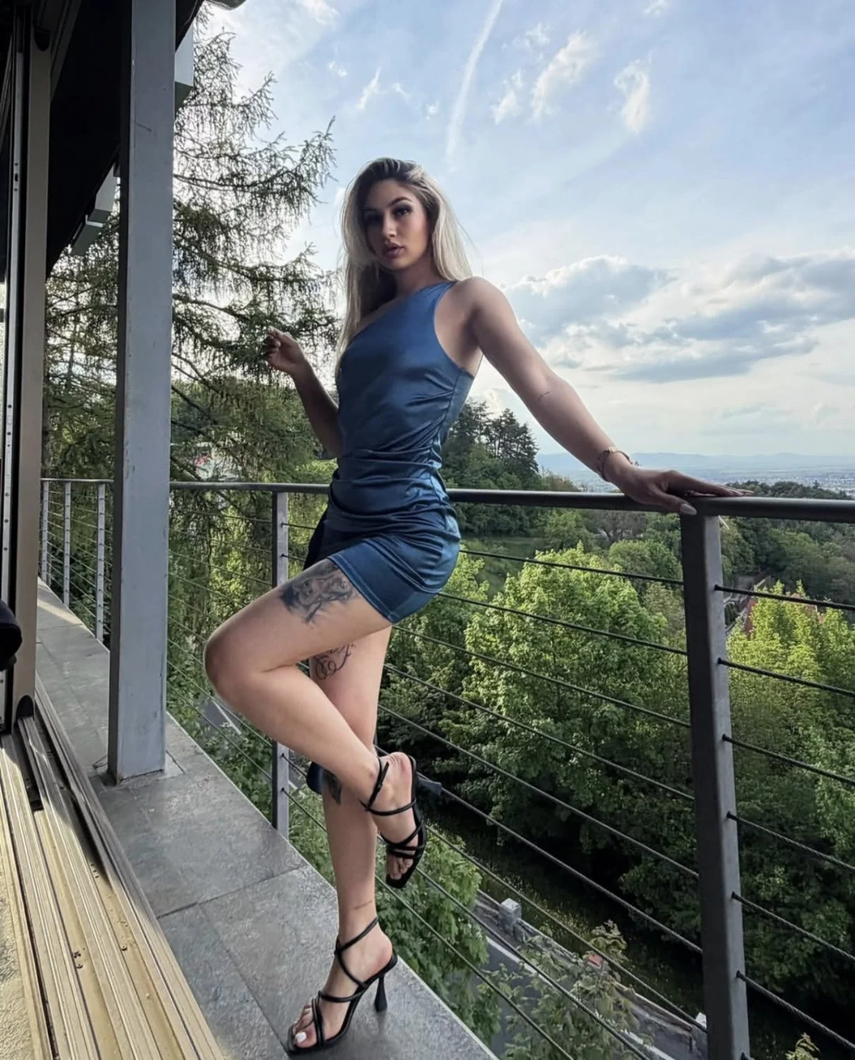 Thick Romanian blonde slut Dennisa image 5