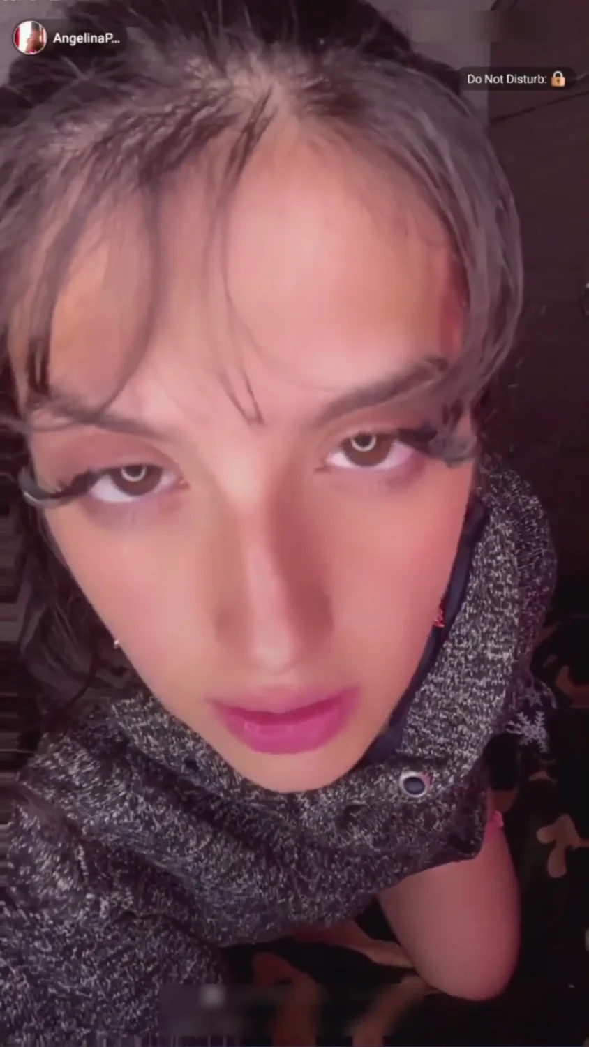 Angelina praga rides her boyfriend on Clapper main image