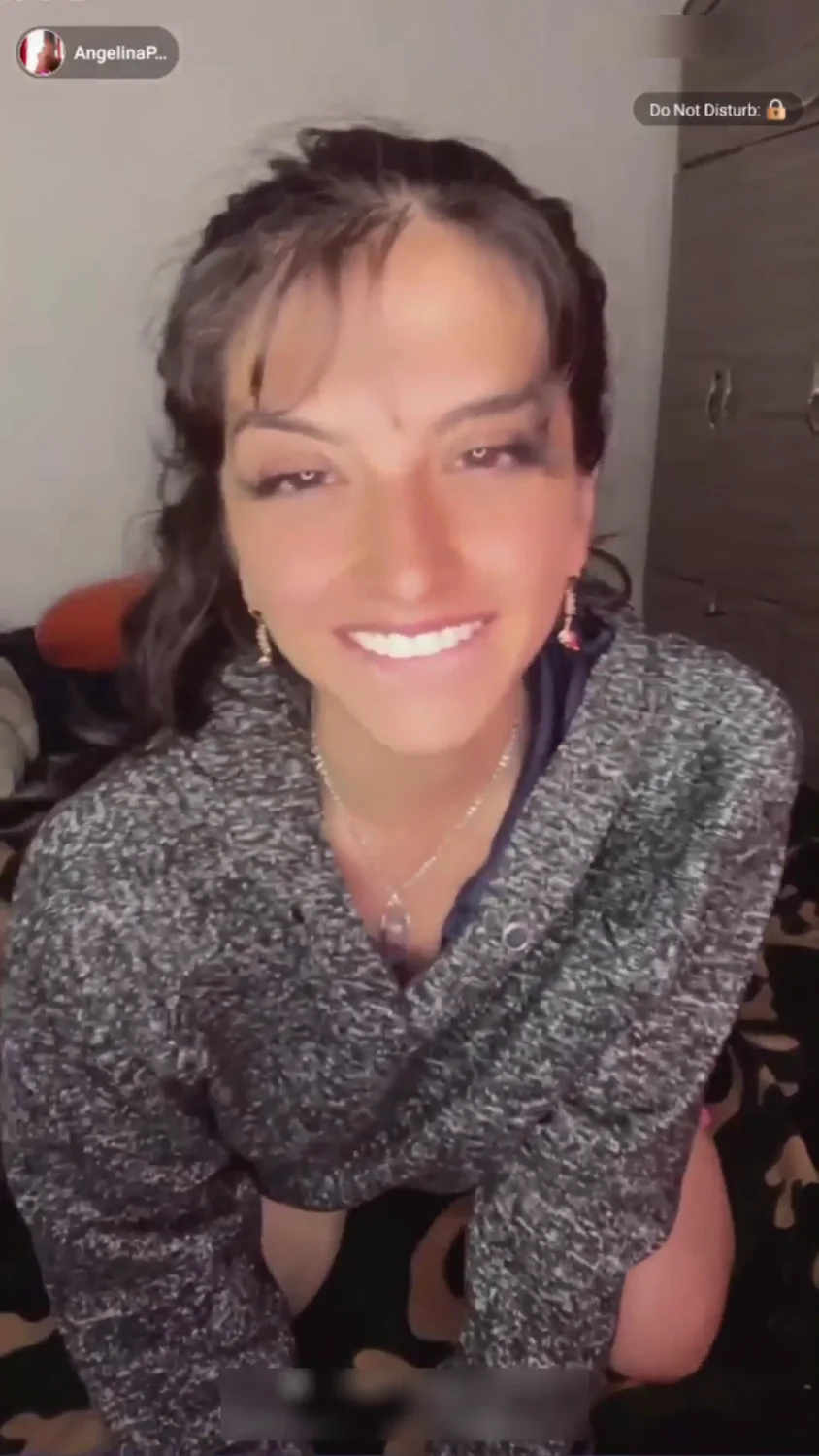 Angelina praga rides her boyfriend on Clapper image 10