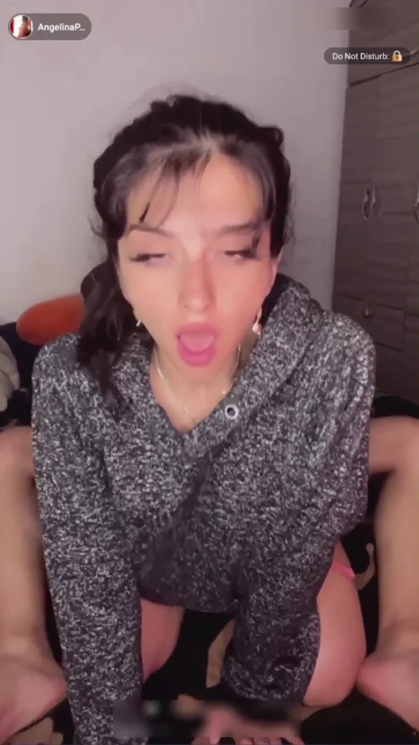 Angelina praga rides her boyfriend on Clapper image 28