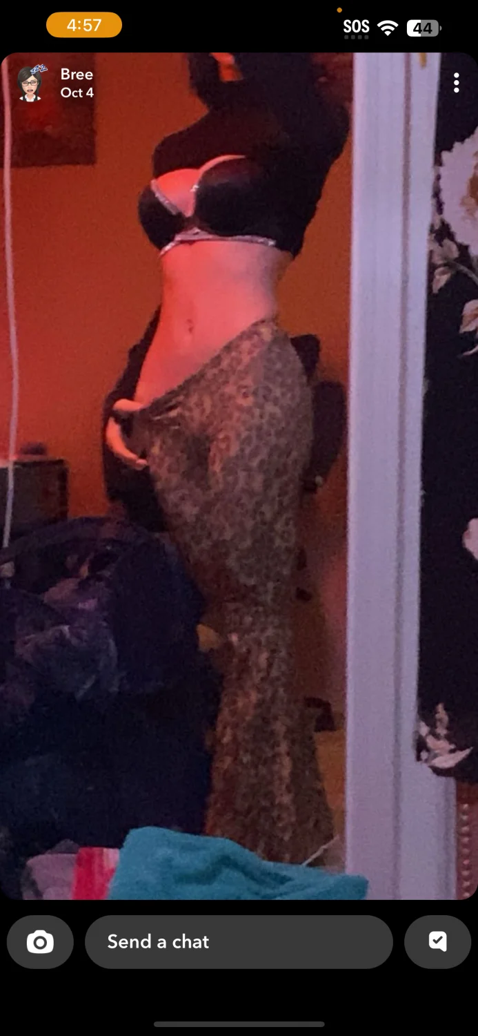 Ome.tv woman shows body to everyone willingly image 2