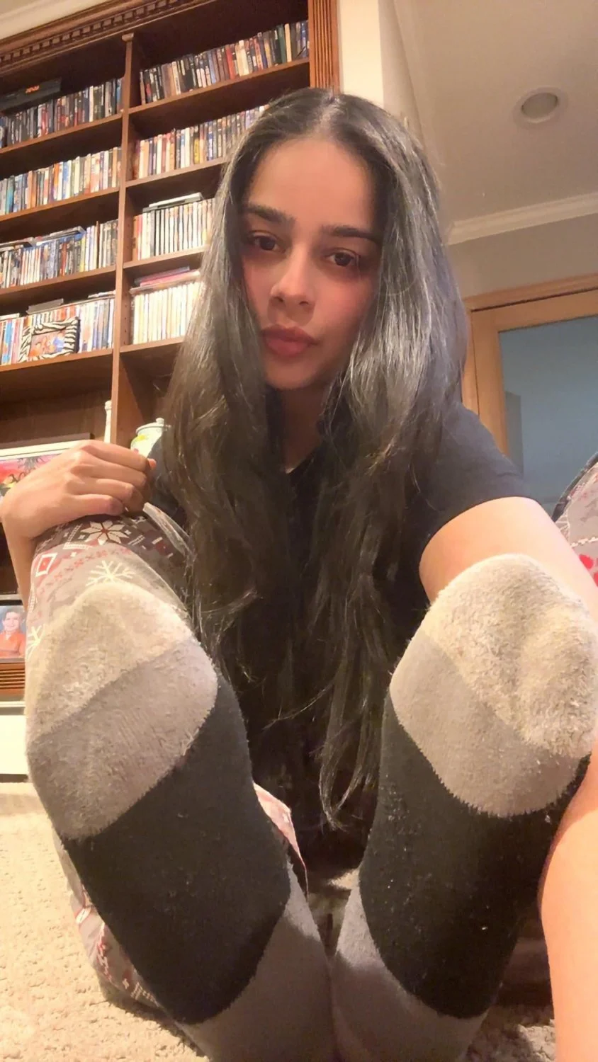Teen foot slut exposed main image