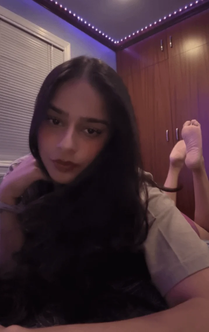 Teen foot slut exposed image 9