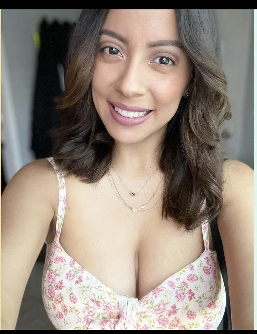 Beautiful big tit Latina Karina image 15