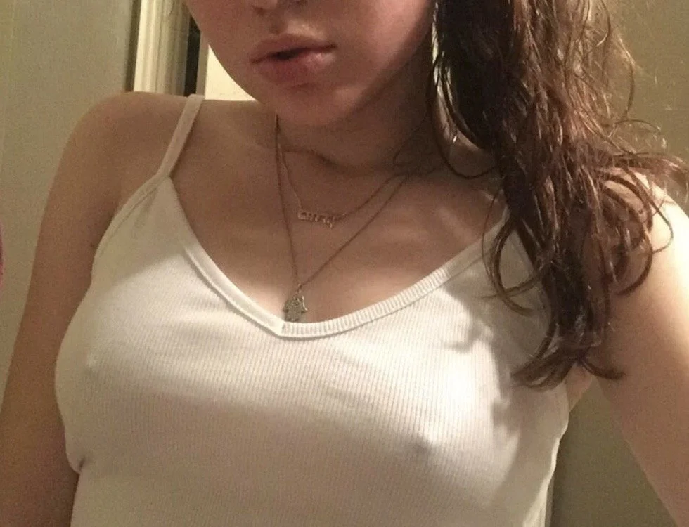 Jewish teen thot leaked nudes image 5