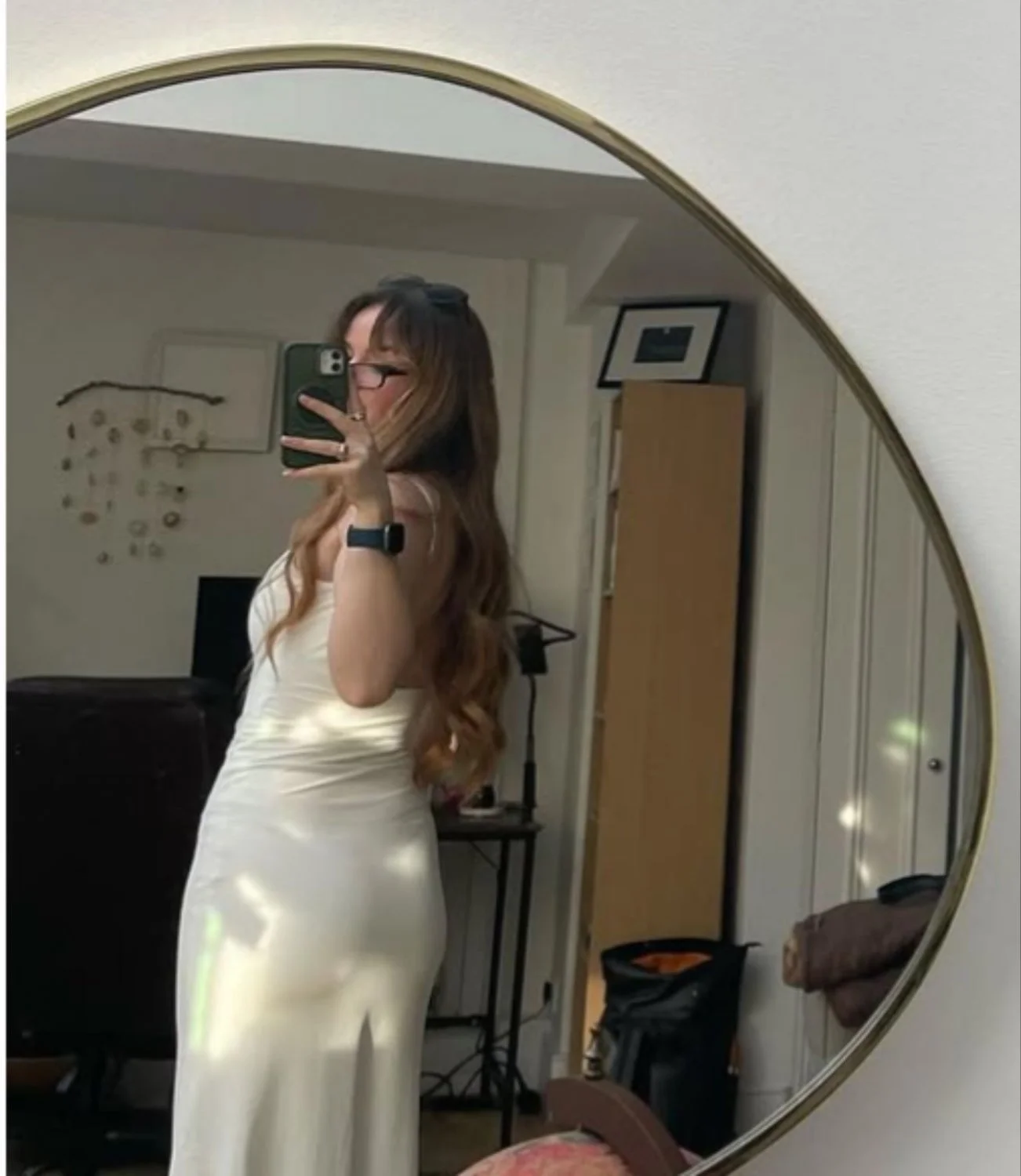 United Kingdom slut Claudia lost in IRL game image 12