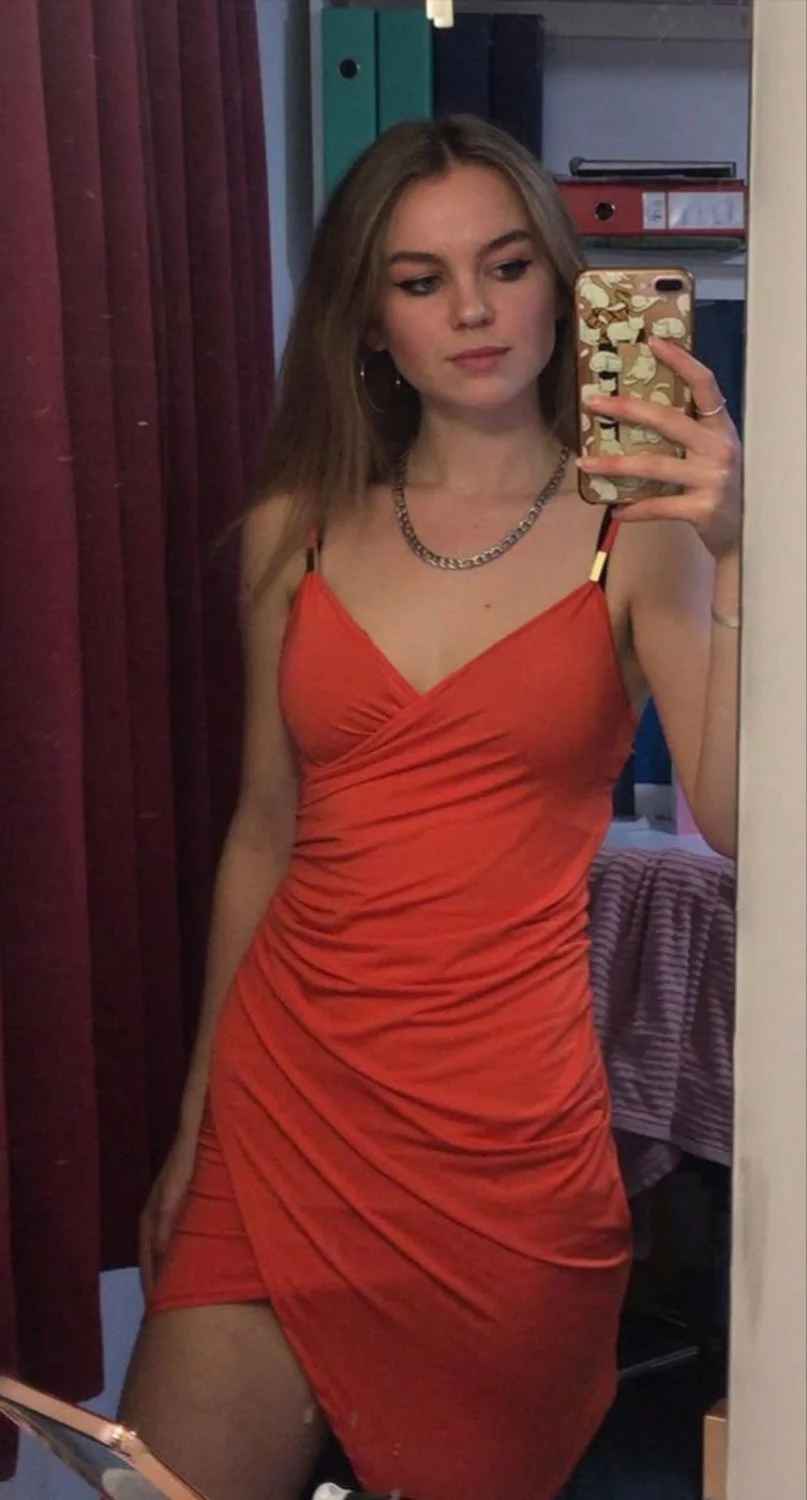 United Kingdom slut Claudia lost in IRL game image 13