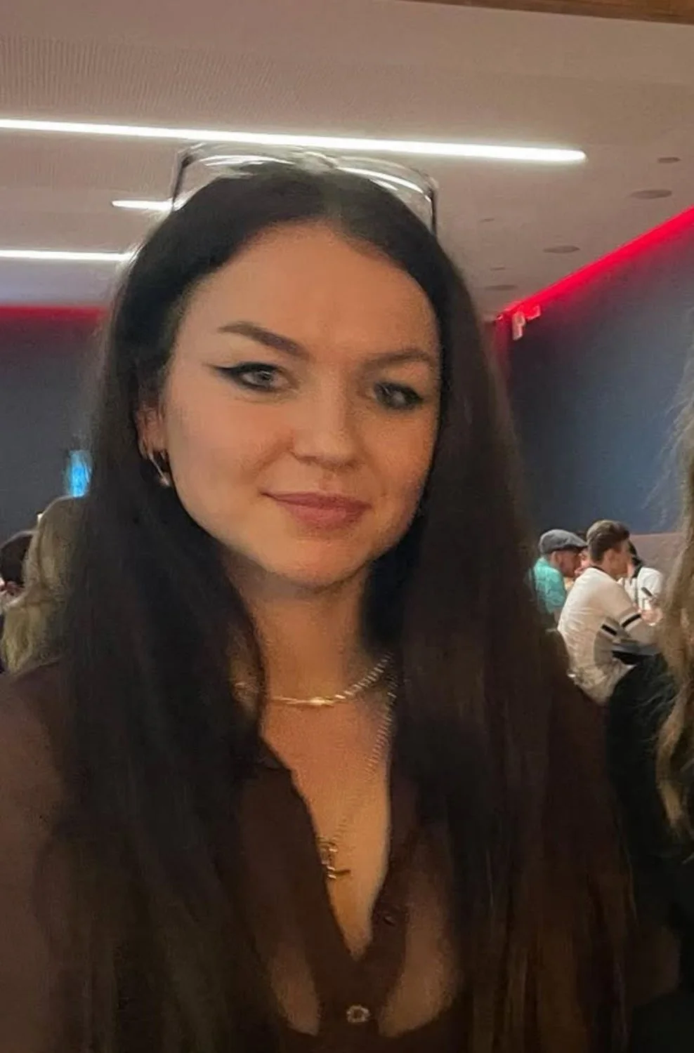 United Kingdom slut Claudia lost in IRL game image 14