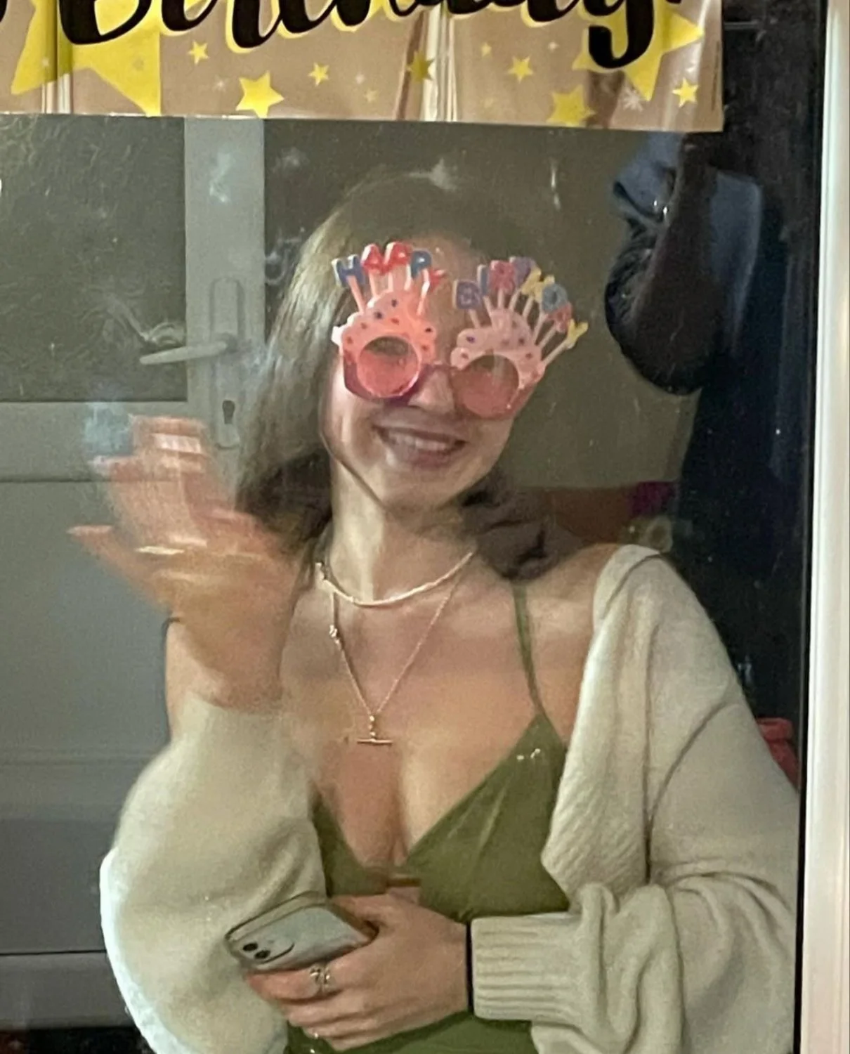 United Kingdom slut Claudia lost in IRL game image 2