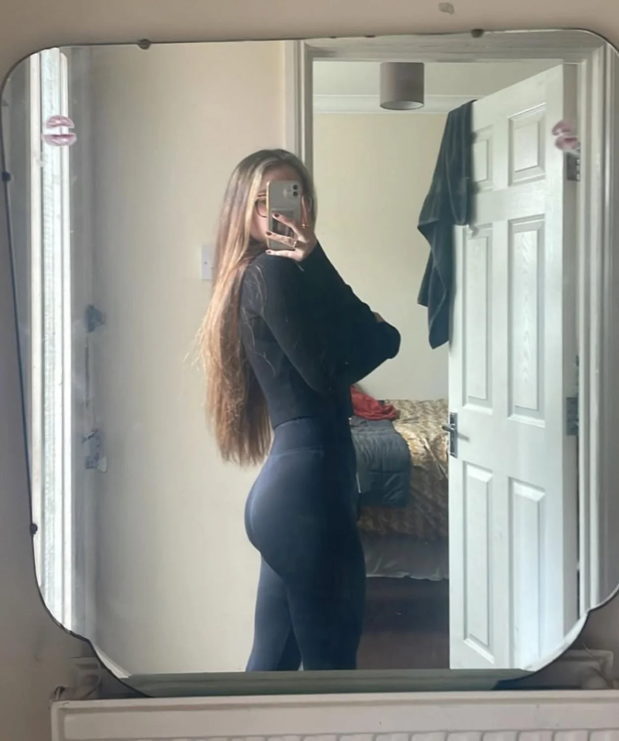 United Kingdom slut Claudia lost in IRL game image 9