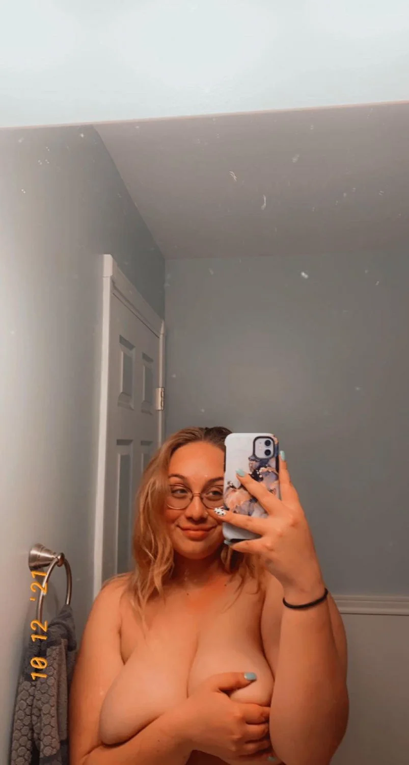 Chubby white girl image 2