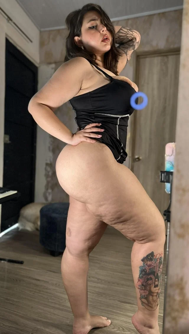 Sexy Chunky Thick Brunette pt2 image 3