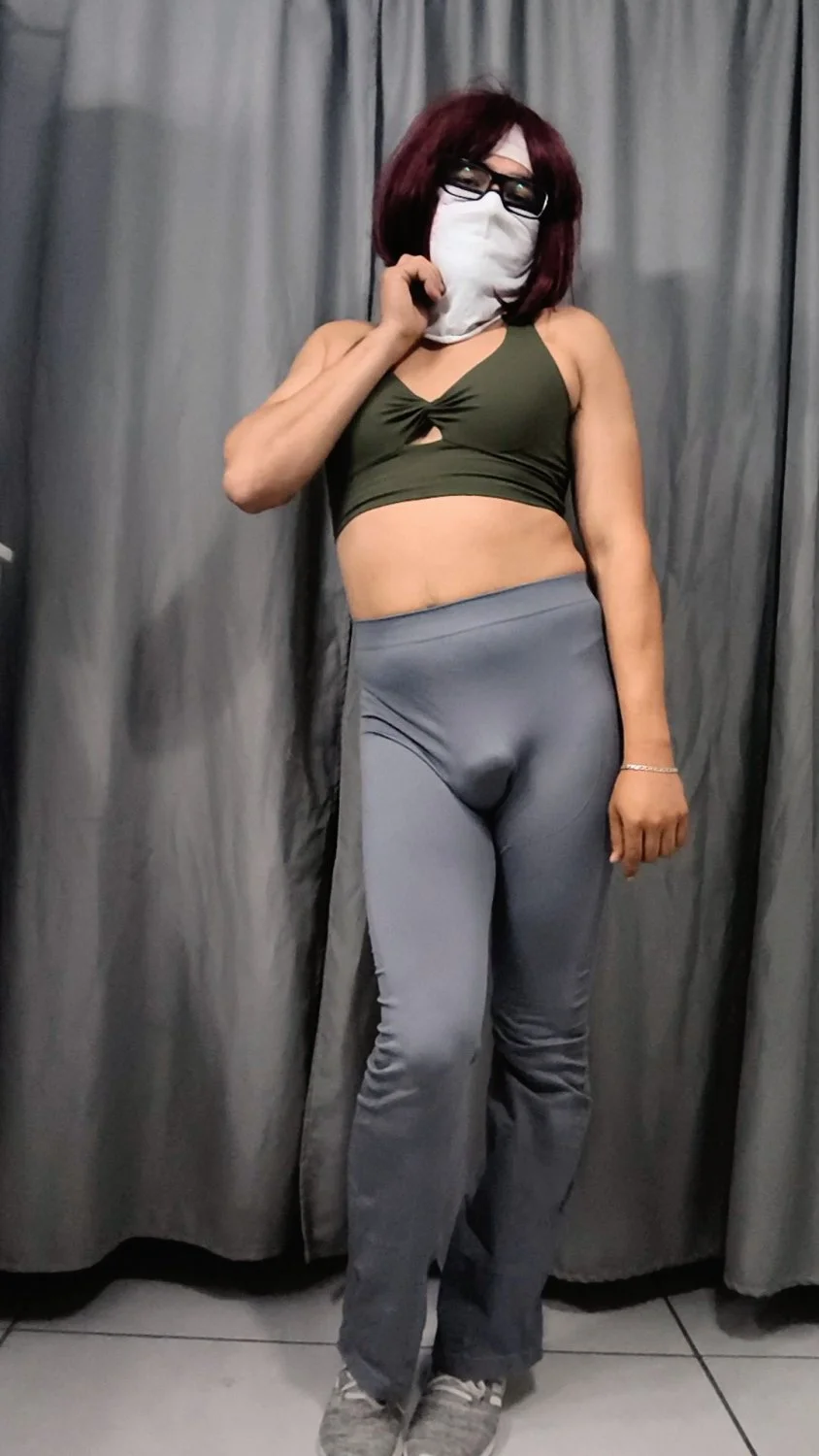 Travesti en leggings image 40