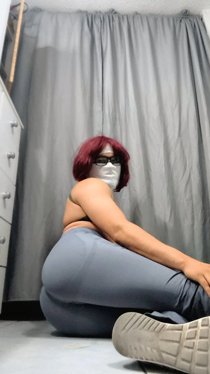 Travesti en leggings image 45