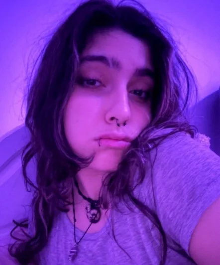 Novinha gotica branquinha safada terminou e foi vazada sentando gostoso! novos video amador vazado image 2