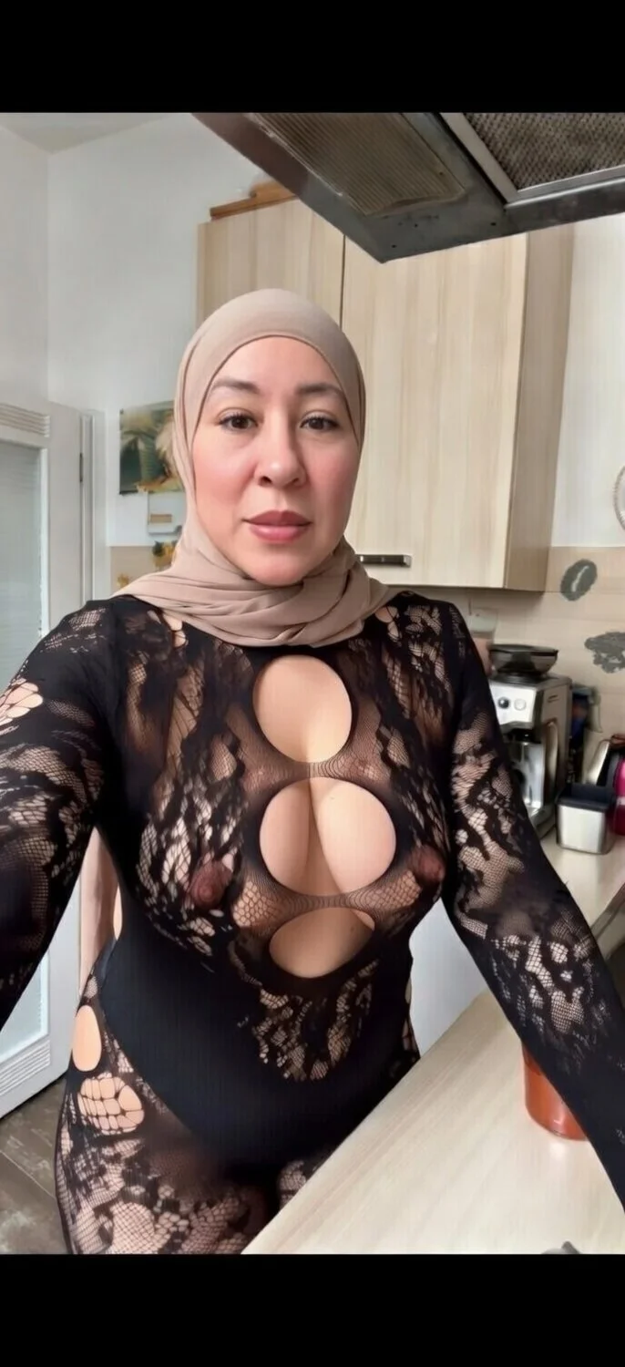 Hijabi MILF main image