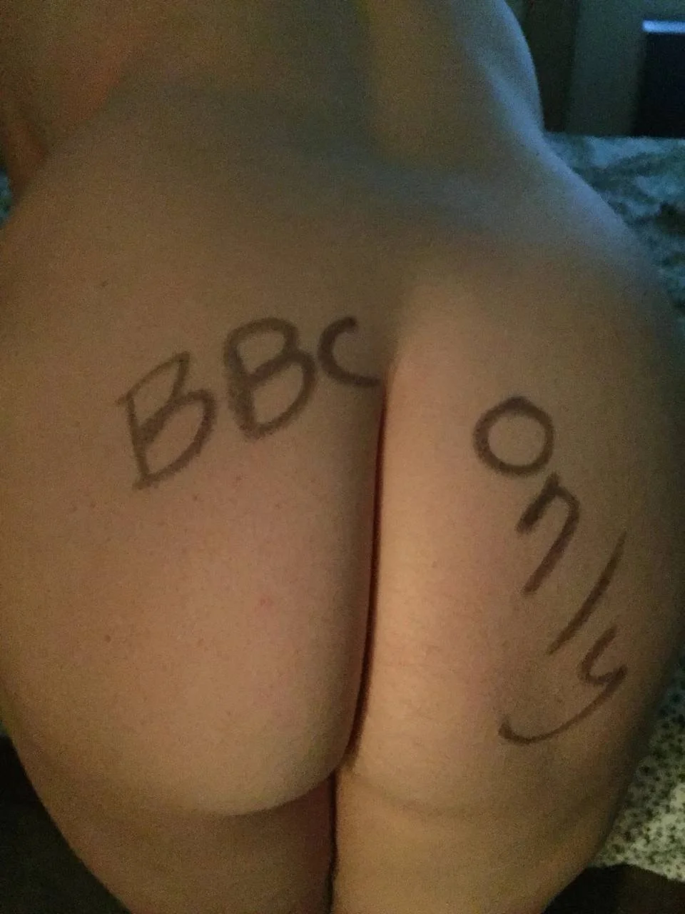 Mature thick white BBC loving slutwife image 14