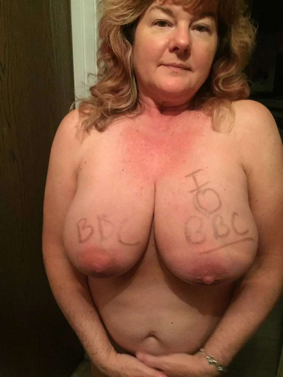 Mature thick white BBC loving slutwife image 15