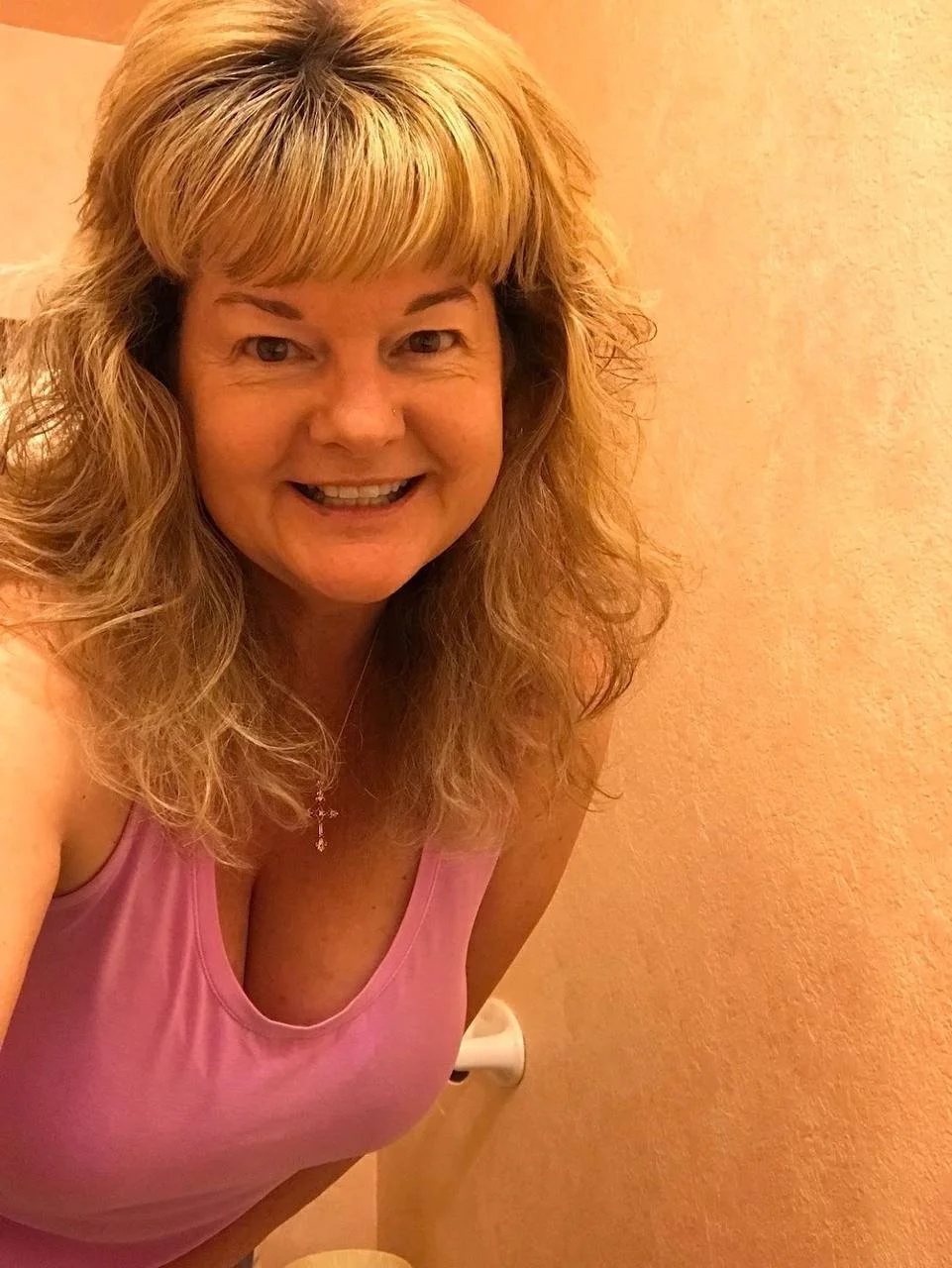 Mature thick white BBC loving slutwife image 6