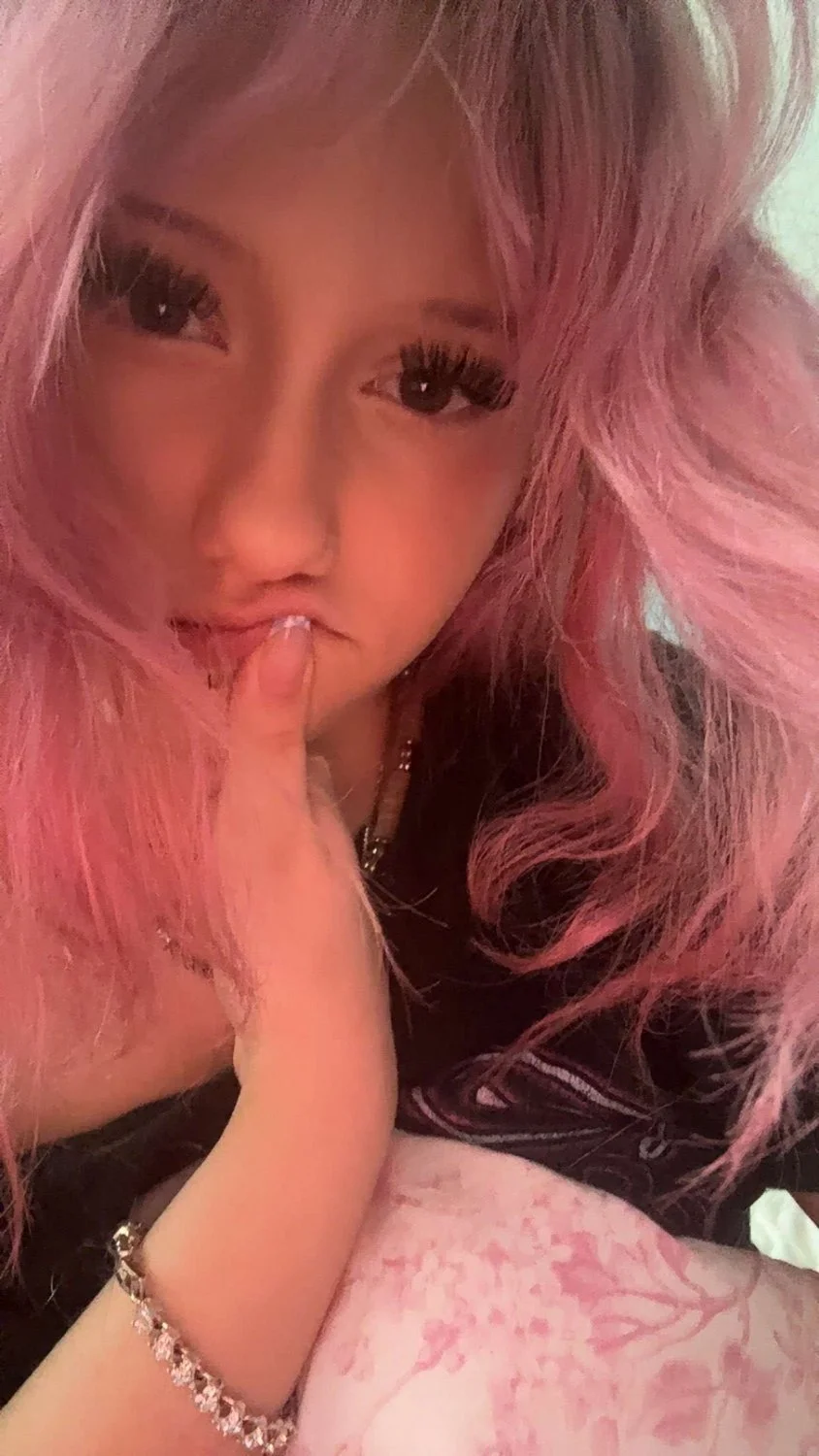 Teen showing off image 1