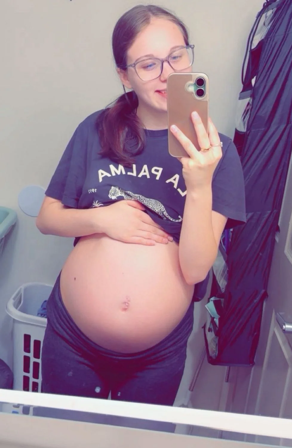 Pregnant Teen image 12