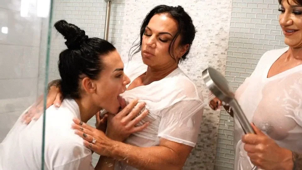 Lesbian muscle shower image 7