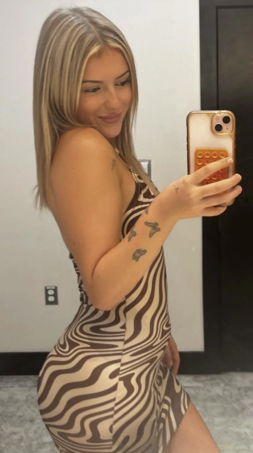 PAWG Slut Taylor 🤤 image 10