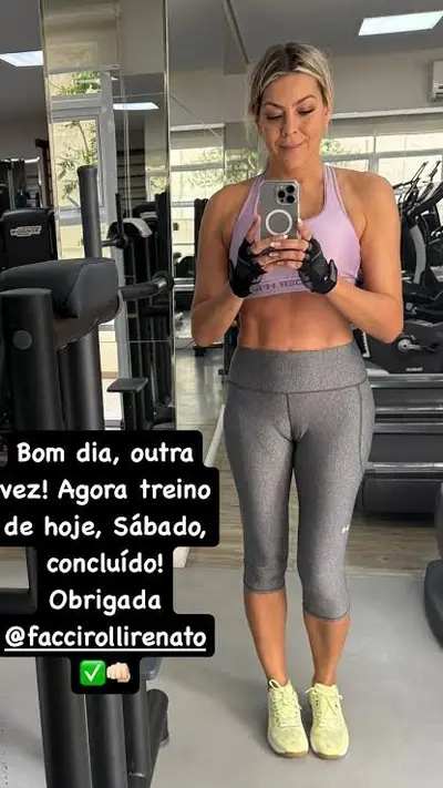Quem tiver tesão nessa loira da Renata fan chama pv pra falar sobre essa peituda cover image