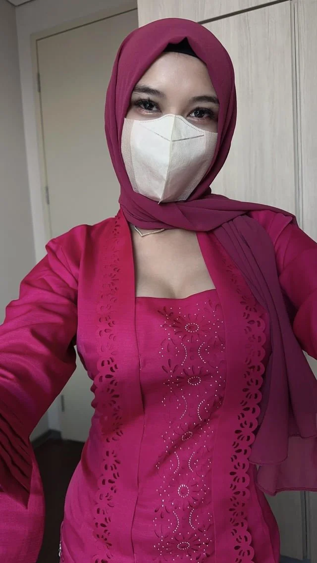 Asian hijabi babe shows her tits image 11
