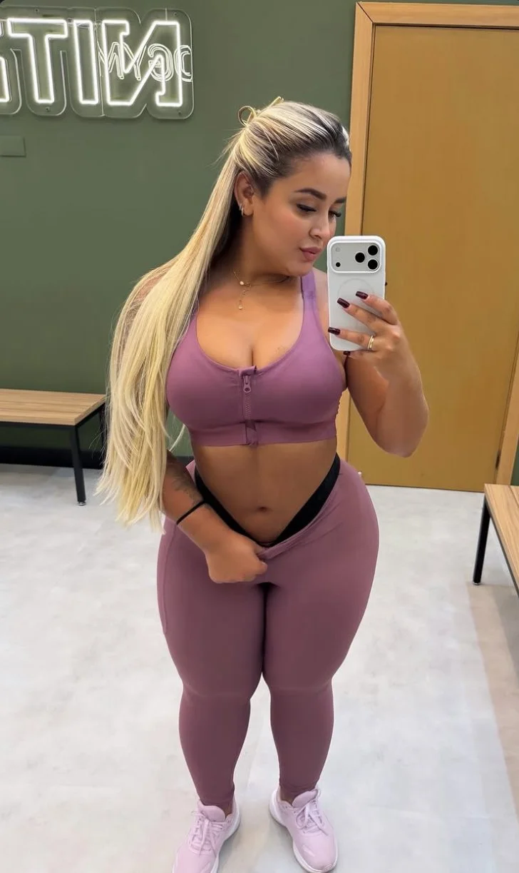 Gostosa da academia image 3