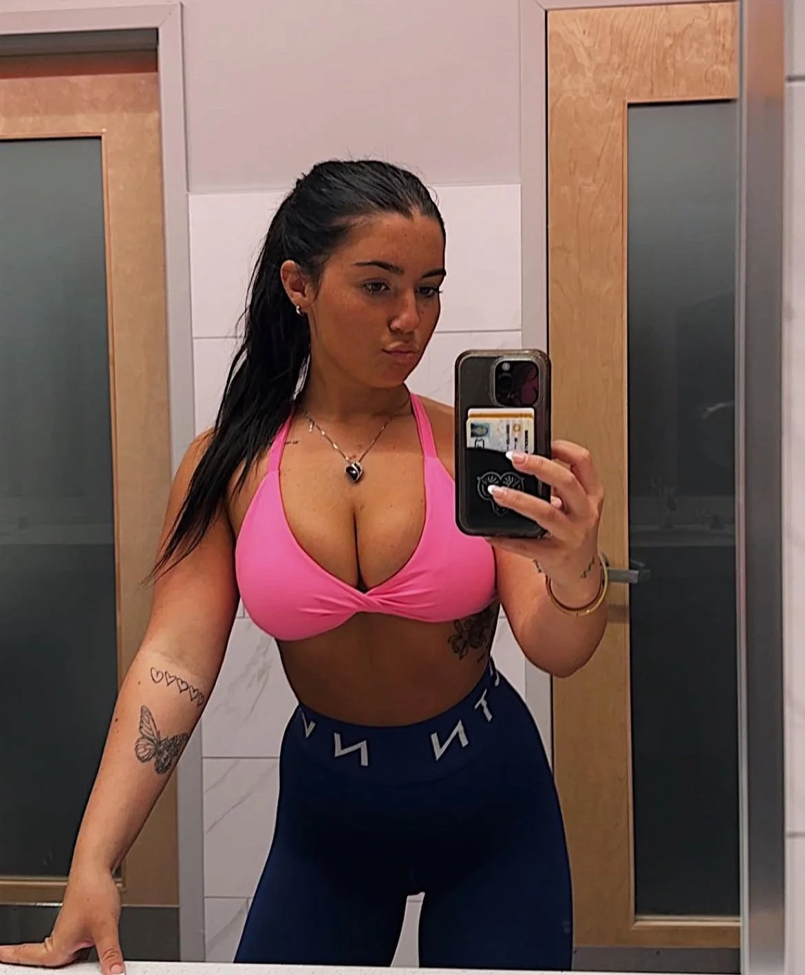 Gym slut Bella image 9