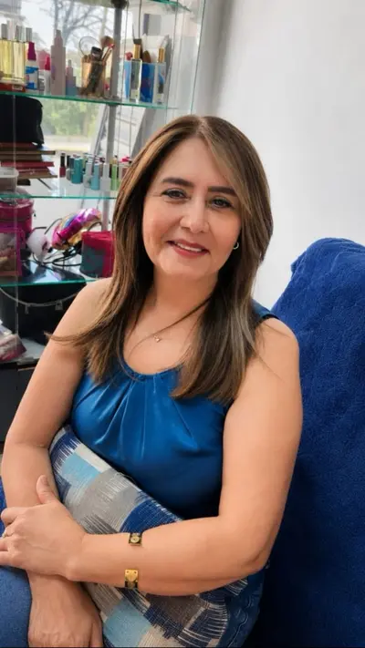 Gloria M Hace Pasteles cover image