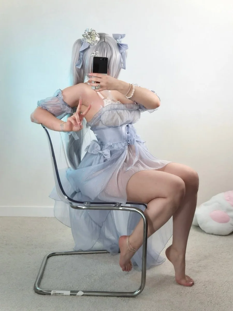 Duelo de putas y hermosas cosplayers. Ambas son calienta huevos, pero con cuál te quedas? Ctlvs image 27
