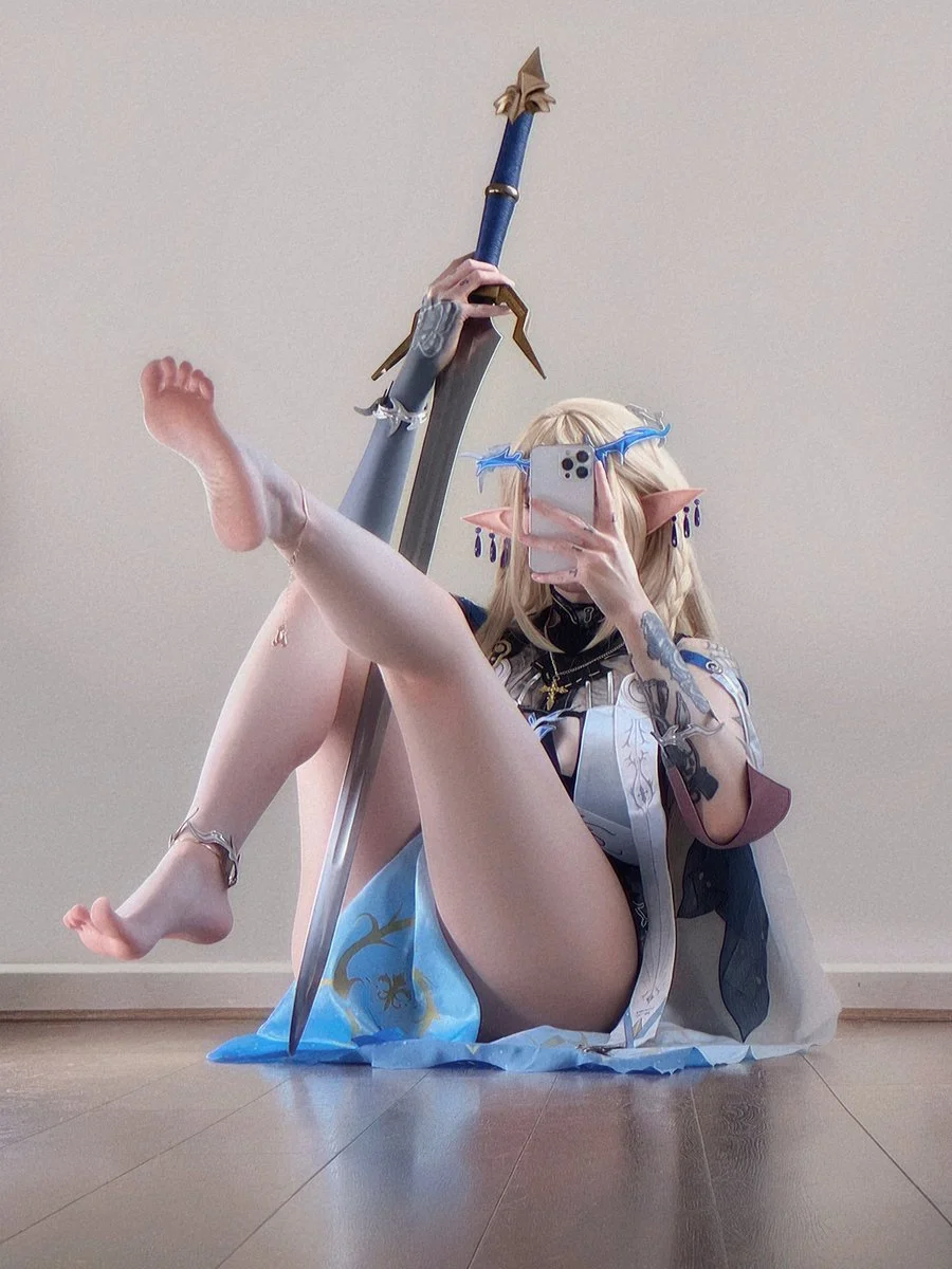 Duelo de putas y hermosas cosplayers. Ambas son calienta huevos, pero con cuál te quedas? Ctlvs image 46