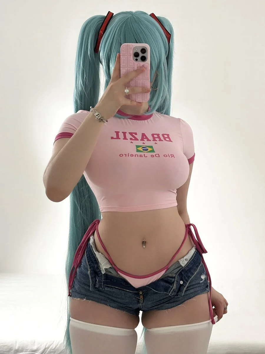 Duelo de putas y hermosas cosplayers. Ambas son calienta huevos, pero con cuál te quedas? Ctlvs image 9