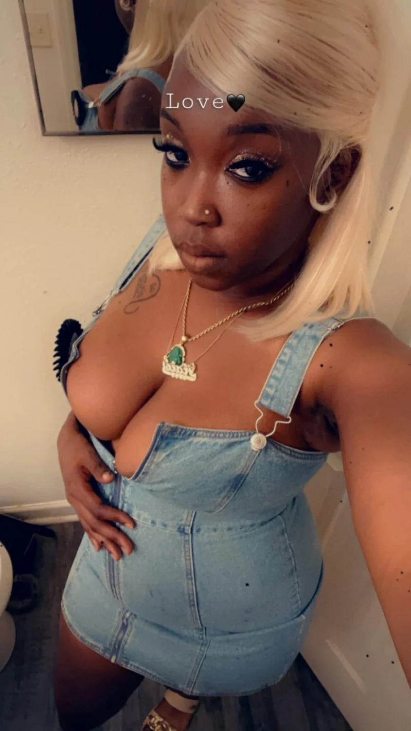 Thick ghetto ebony milf 🍑 image 2