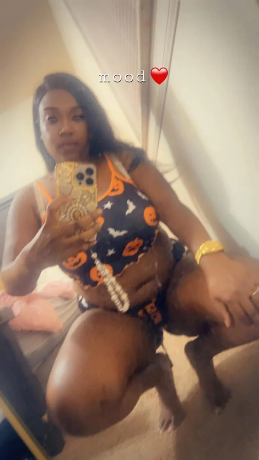 Thick ghetto ebony milf 🍑 image 3