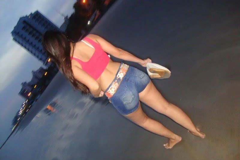 Rabuda gostosa, o que fariam com ela? main image