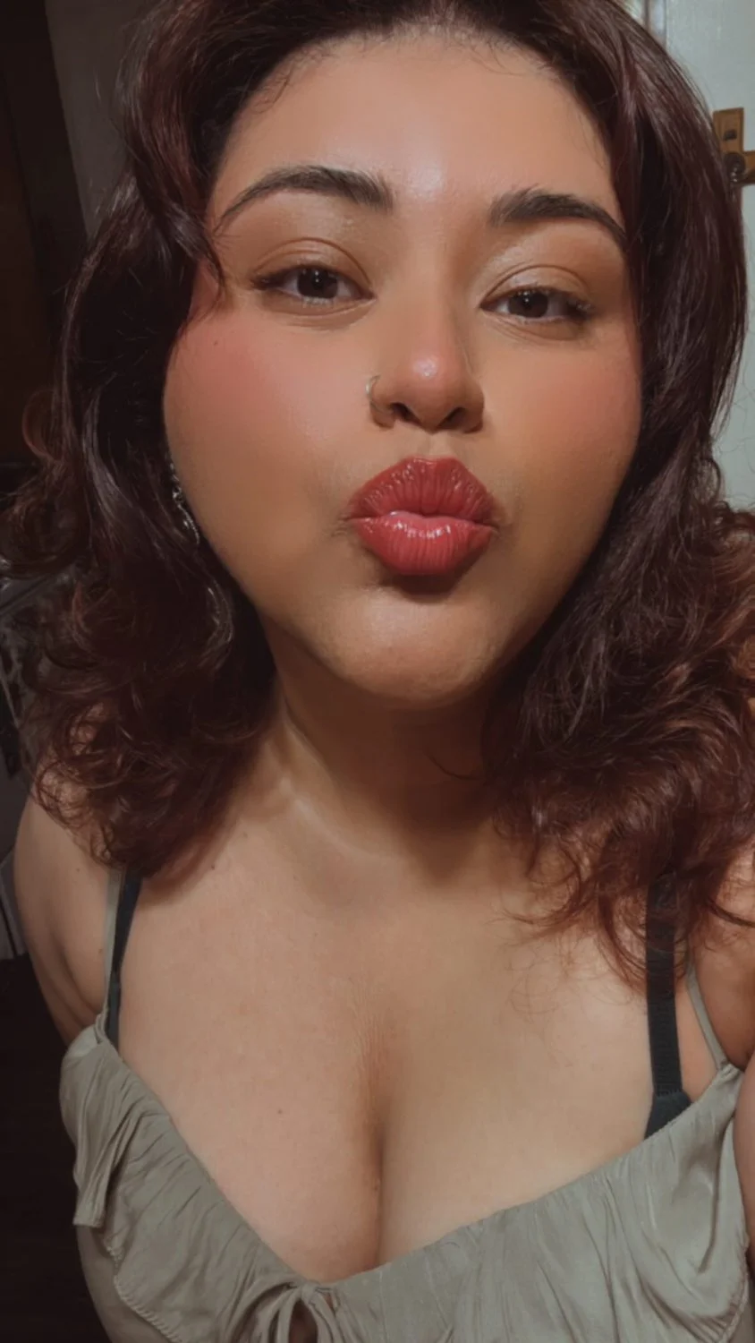 Chubby Latina daughter image 5
