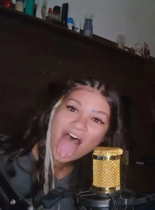 Vic asmr esperando porra na lingua image 10