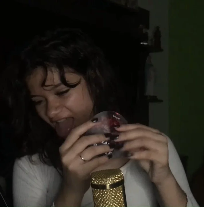 Vic asmr esperando porra na lingua image 11