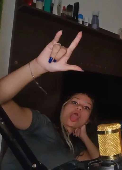 Vic asmr esperando porra na lingua image 14