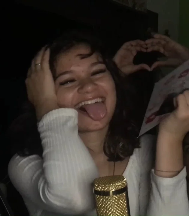Vic asmr esperando porra na lingua image 15
