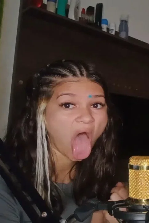 Vic asmr esperando porra na lingua image 19