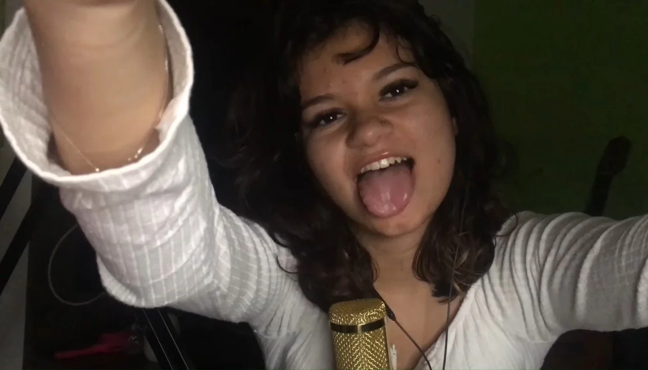Vic asmr esperando porra na lingua image 20
