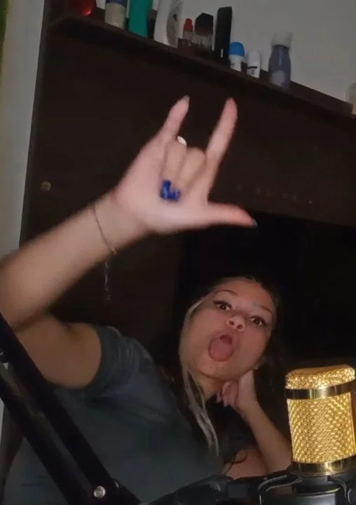 Vic asmr esperando porra na lingua image 21